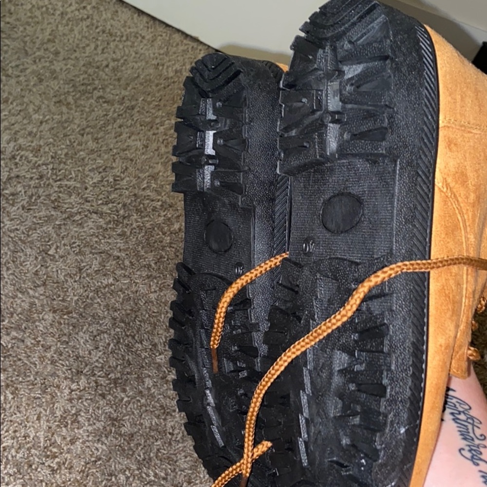 Boots - Picture 3 of 4